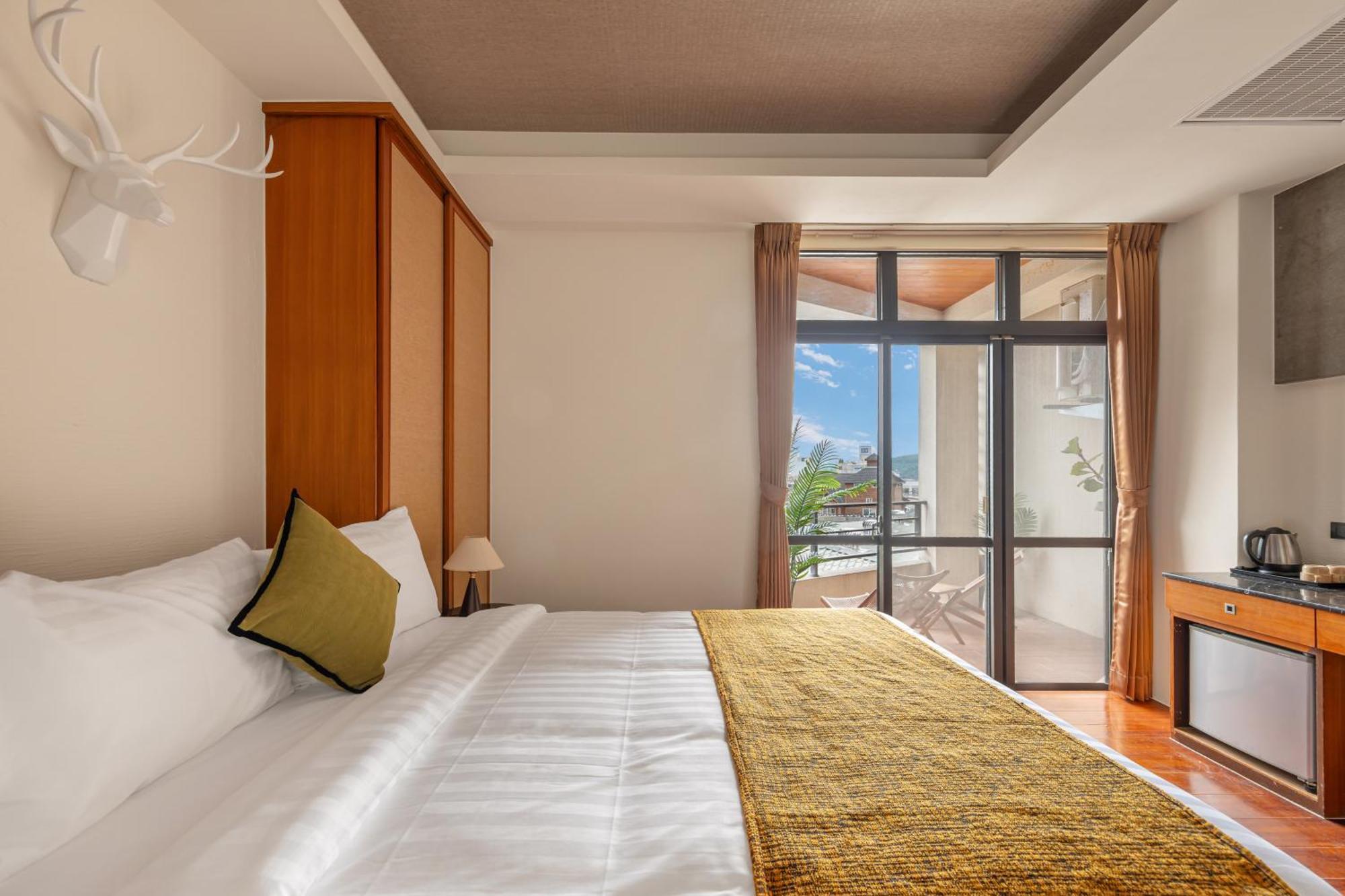 Sun Moon Lake Itathao Vacation Inn With Elevator Yuchi Exterior photo